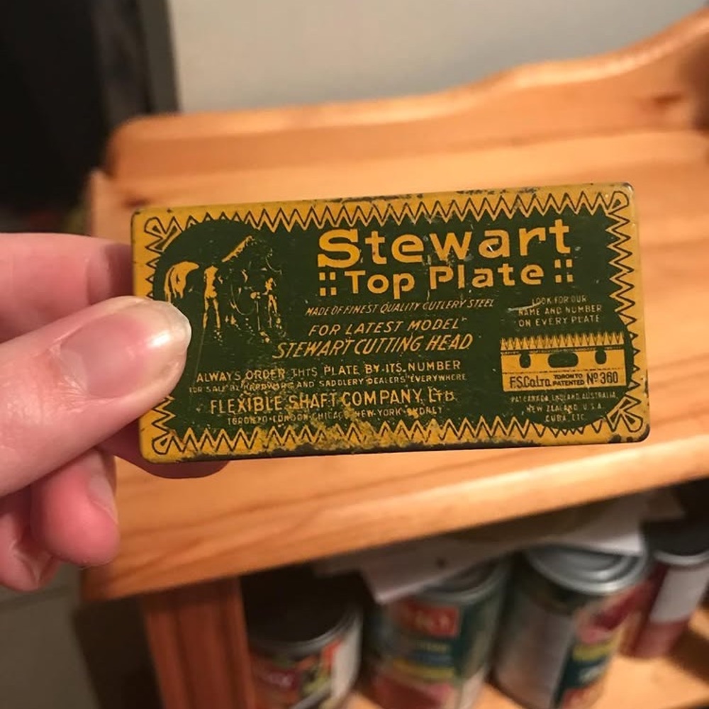 1930s Stewart top plate razor tin with razor inside